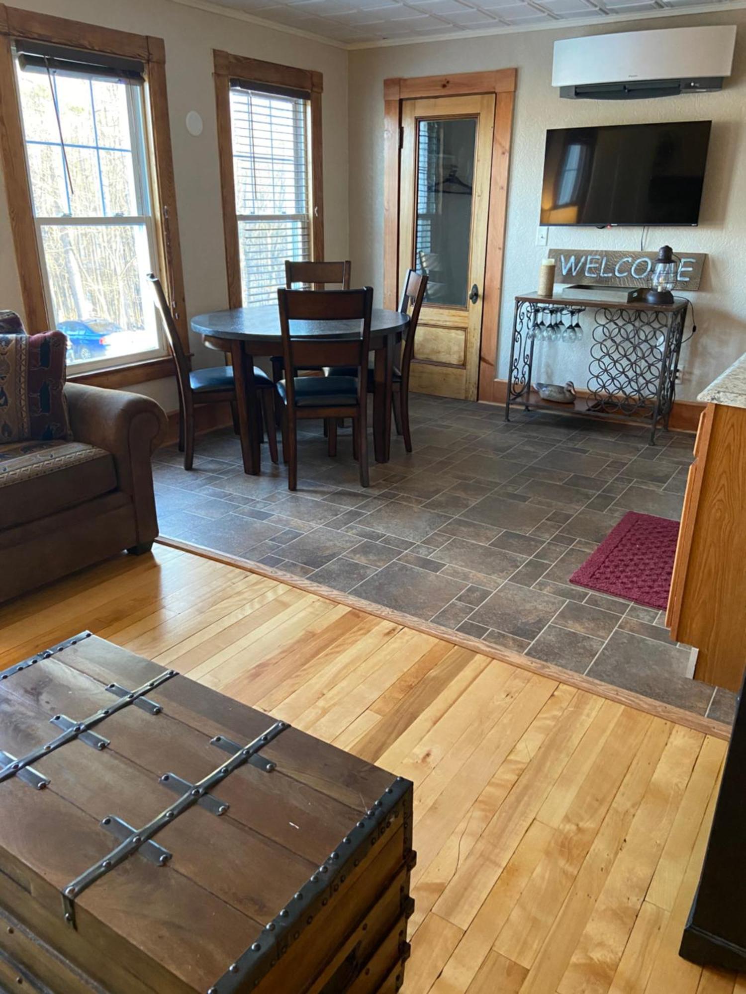 Tavern - Country Suite Newport Eksteriør bilde