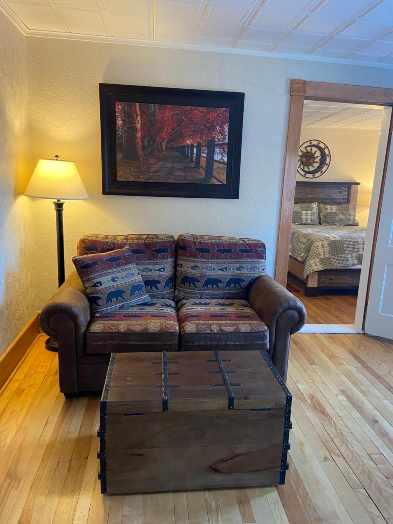 Tavern - Country Suite Newport Eksteriør bilde